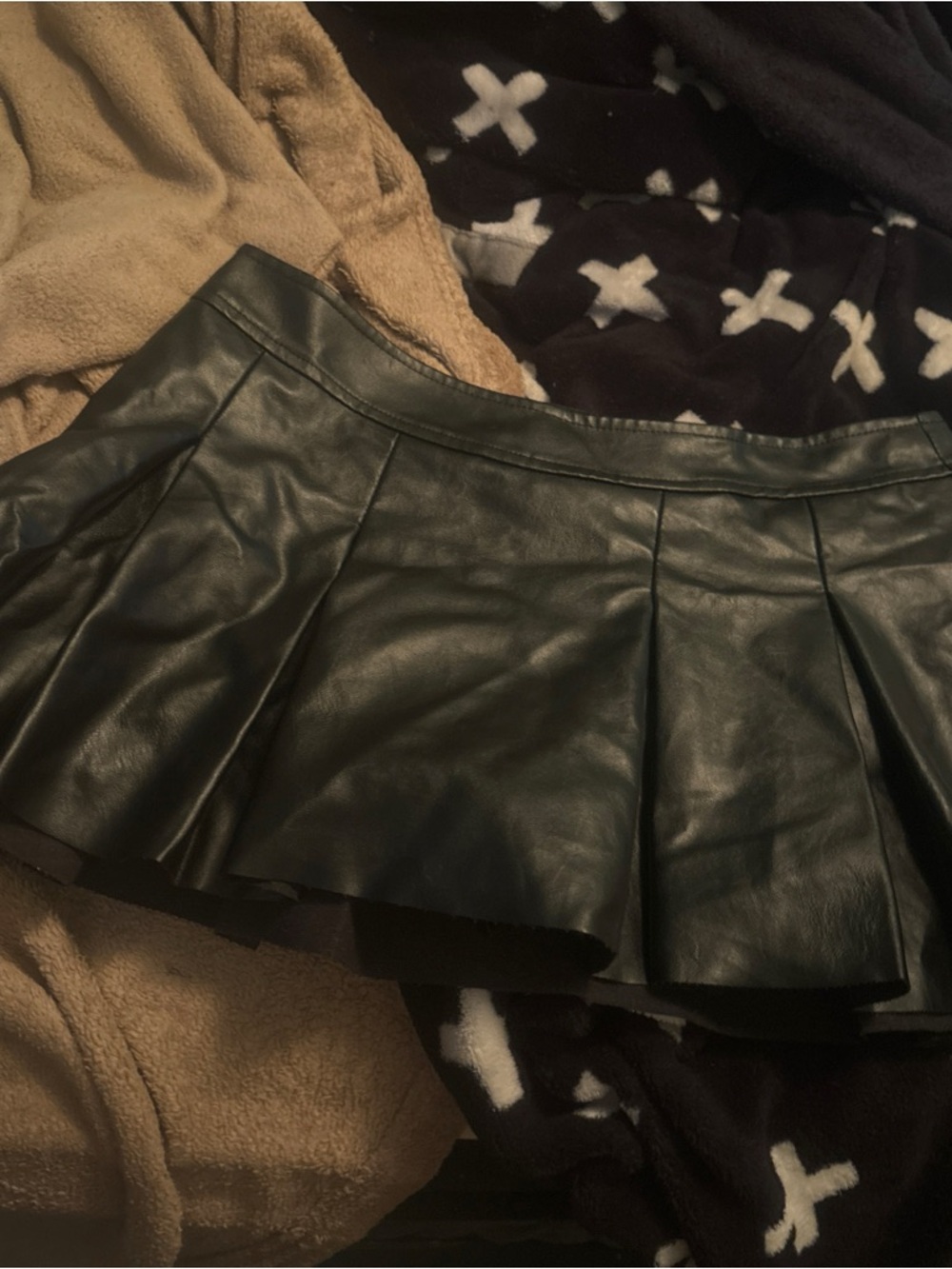 Faux Leather Pleated Mini Skirt - Dark Green